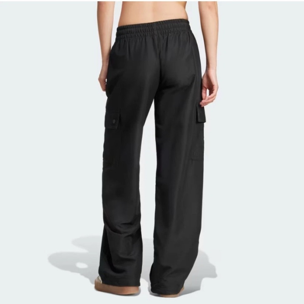NWT Adidas Originals Women's Essentials Woven Cargo Pants Size XL - Black $75 - Picture 2 of 9